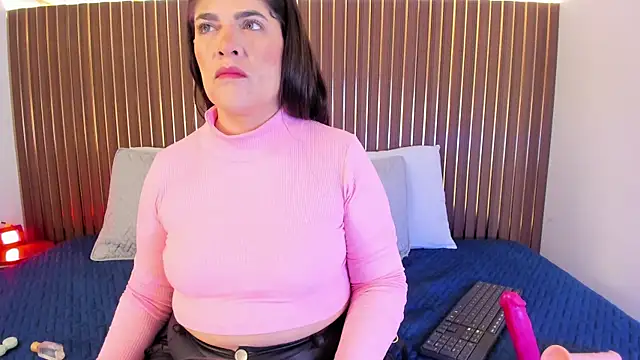 Snapshot of Roxie-NS chatting on September 18, 11:56 am Roxie-NS online show from September 18, 11:56 am