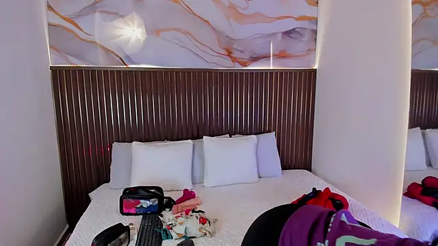 Snapshot of Roxie-NS chatting on September 25, 12:31 pm Roxie-NS online show from September 25, 12:31 pm