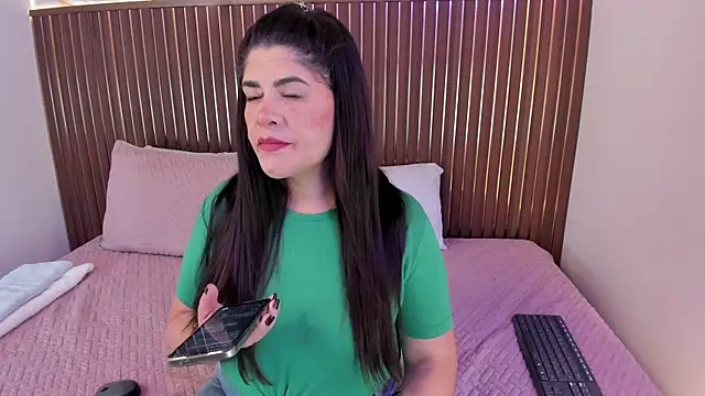 Snapshot of Roxie-NS chatting on October 15, 12:05 pm Roxie-NS online show from October 15, 12:05 pm