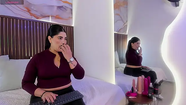 Snapshot of Roxie-NS chatting on October 24, 12:23 pm Roxie-NS online show from October 24, 12:23 pm