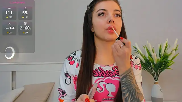 Snapshot of AuroraVice chatting on November 5, 6:24 am AuroraVice online show from November 5, 6:24 am