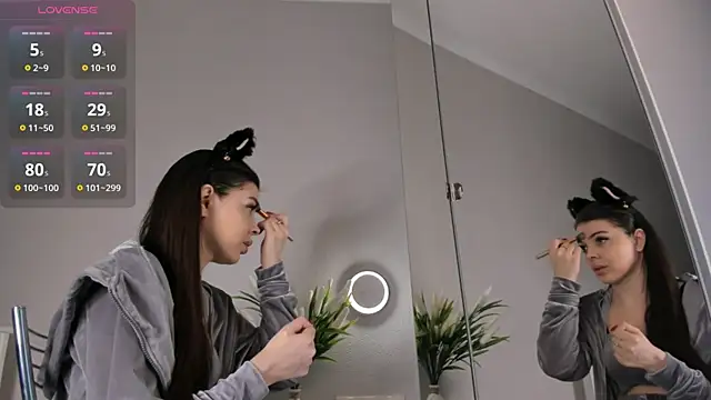 Snapshot of AuroraVice chatting on November 24, 6:24 am AuroraVice online show from November 24, 6:24 am