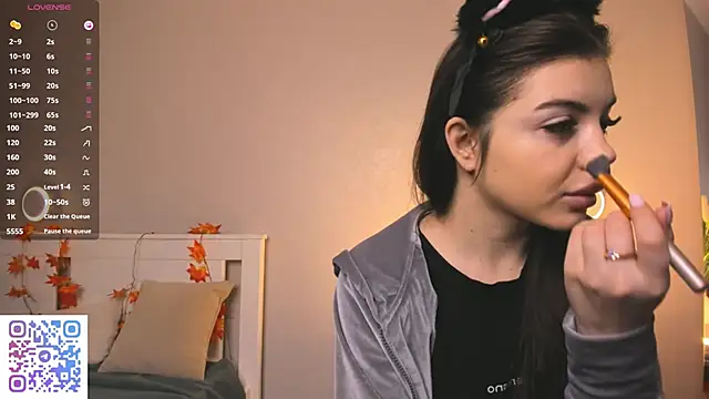 Snapshot of AuroraVice chatting on December 5, 6:22 am AuroraVice online show from December 5, 6:22 am