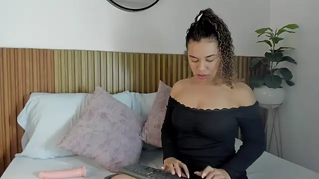 angie leonn online show from October 15, 12:27 pm