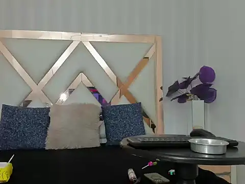 Snapshot of LicyEvans1 chatting on October 10, 3:11 pm LicyEvans1 online show from October 10, 3:11 pm