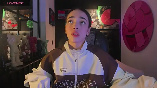 miIa bratz online show from March 6, 8:38 pm