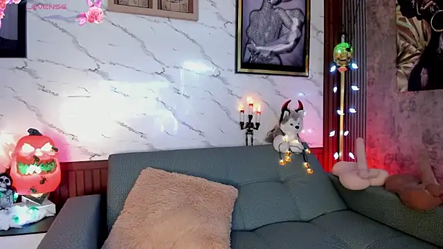 sarawolff online show from October 22, 2:23 am