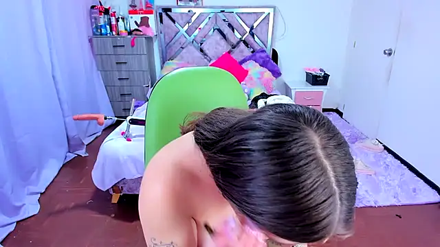 Luna Analya online show from December 1, 9:09 pm