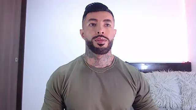 andrea de lucaa online show from January 11, 12:15 am