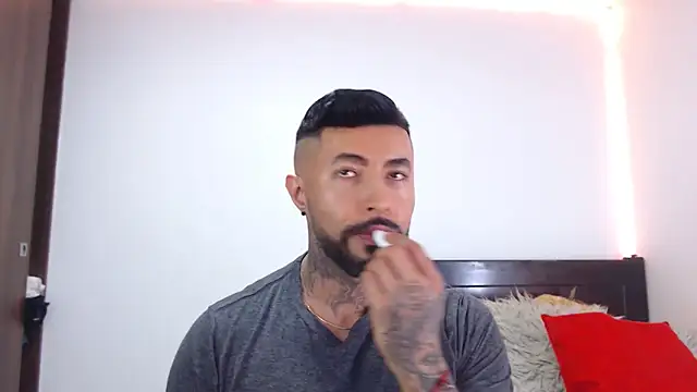 andrea de lucaa online show from February 10, 3:43 am