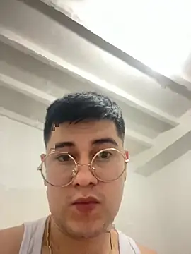 Snapshot of CamiloGonzales27 chatting on September 30, 3:44 am CamiloGonzales27 online show from September 30, 3:44 am