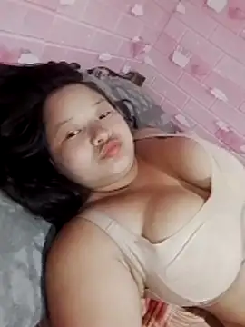 Snapshot of girl-babi chatting on March 31, 7:31 am girl-babi online show from March 31, 7:31 am
