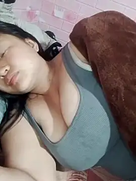 Snapshot of girl-babi chatting on April 1, 1:41 pm girl-babi online show from April 1, 1:41 pm
