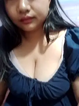 Snapshot of girl-babi chatting on June 7, 3:43 am girl-babi online show from June 7, 3:43 am