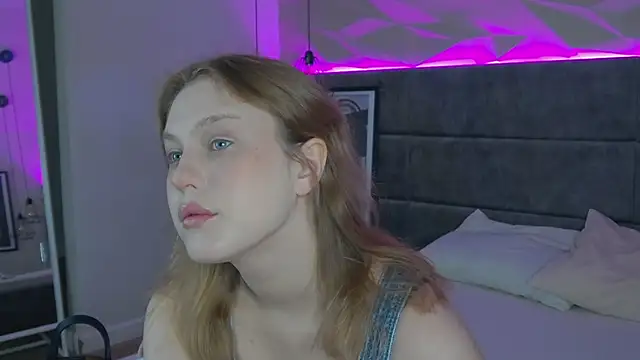 Snapshot of CaitlinSugar chatting on June 15, 4:36 am CaitlinSugar online show from June 15, 4:36 am