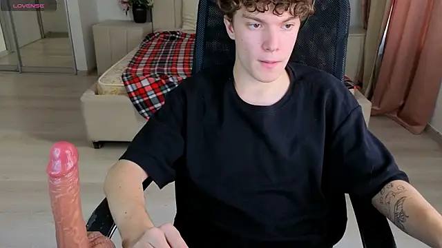 DYLAN  WILSON online show from September 11, 10:37 am