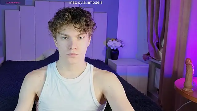 DYLAN  WILSON online show from September 19, 10:16 am