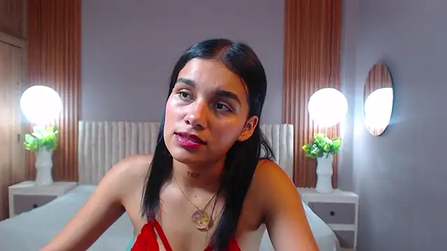 Snapshot of MiaLux5 chatting on October 18, 2:18 pm MiaLux5 online show from October 18, 2:18 pm