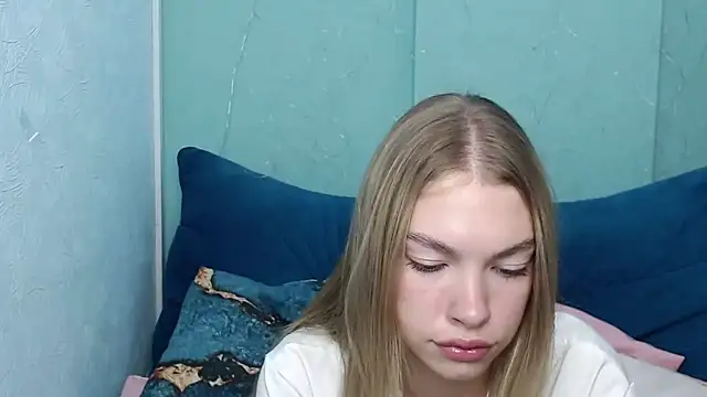 CassieDi online show from September 12, 4:45 am