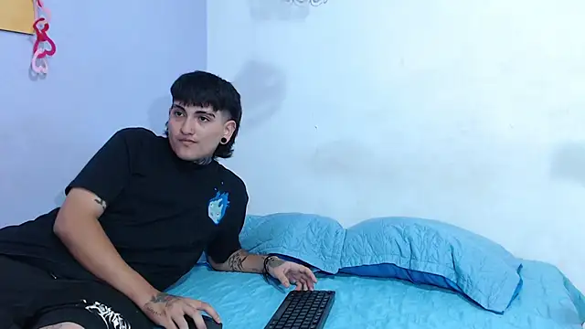 onixandghosty1 online show from December 5, 6:59 pm