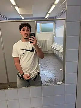 Snapshot of amo660 chatting on February 12, 1:28 pm amo660 online show from February 12, 1:28 pm