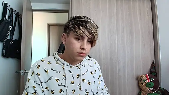 brunothompson3 online show from September 21, 8:10 pm