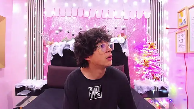 Snapshot of Desire_Ecstasy chatting on December 19, 5:42 pm Desire Ecstasy online show from December 19, 5:42 pm