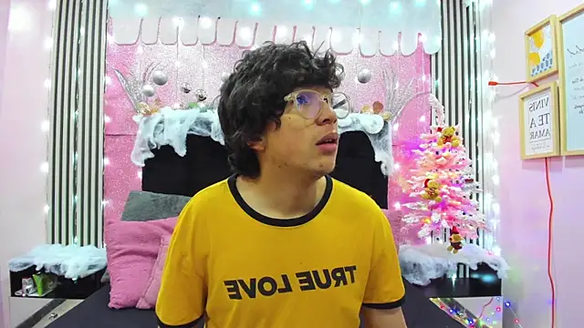 Snapshot of Desire_Ecstasy chatting on December 20, 5:53 pm Desire Ecstasy online show from December 20, 5:53 pm