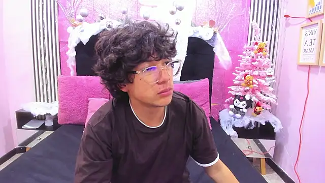 Snapshot of Desire_Ecstasy chatting on January 8, 7:05 pm Desire Ecstasy online show from January 8, 7:05 pm