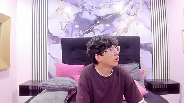 Snapshot of Desire_Ecstasy chatting on February 3, 3:15 am Desire Ecstasy online show from February 3, 3:15 am