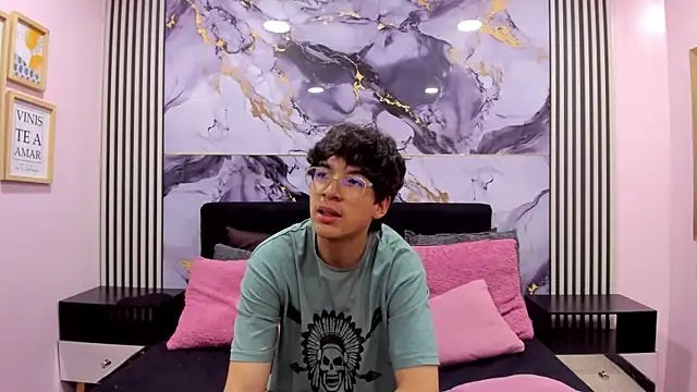 Snapshot of Desire_Ecstasy chatting on February 4, 3:12 am Desire Ecstasy online show from February 4, 3:12 am