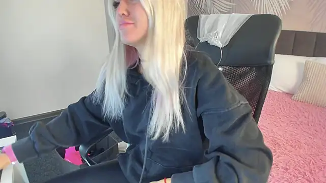 Kira Key online show from September 29, 1:44 am