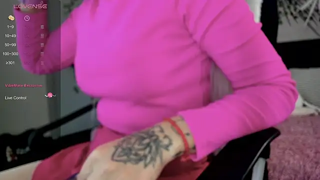 Kira Key online show from December 2, 1:55 am