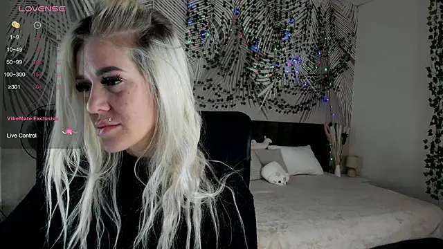 Kira Key online show from February 21, 1:50 am