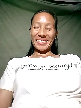 Snapshot of Lisa_pusy chatting on October 12, 12:15 pm Lisa pusy online show from October 12, 12:15 pm