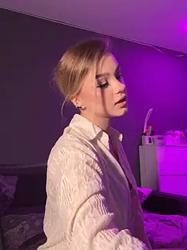 Snapshot of VelvetRush_ chatting on October 10, 4:39 pm VelvetRush online show from October 10, 4:39 pm