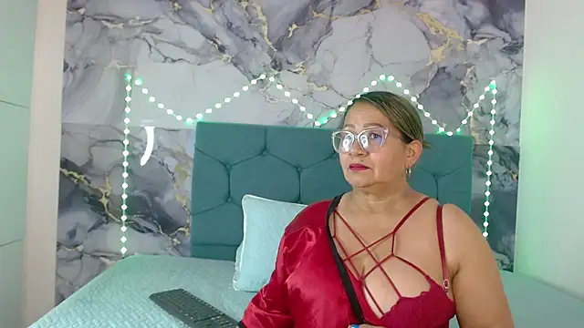 Vickysweeeettt online show from September 16, 8:10 pm