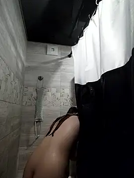 Snapshot of AlisaWyn chatting on March 9, 4:05 am AlisaWyn online show from March 9, 4:05 am