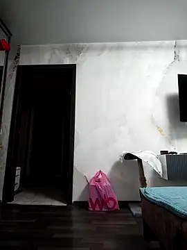 Snapshot of AlisaWyn chatting on April 8, 8:58 am AlisaWyn online show from April 8, 8:58 am