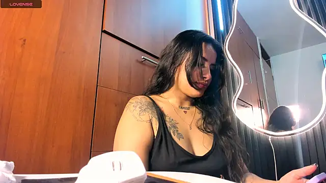 scarletr red online show from October 10, 8:41 pm