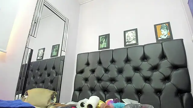 Snapshot of Adrianasex_69x chatting on November 19, 5:13 pm Adrianasex 69x online show from November 19, 5:13 pm