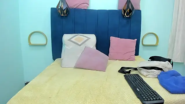 Snapshot of Adrianasex_69x chatting on April 25, 11:35 pm Adrianasex 69x online show from April 25, 11:35 pm