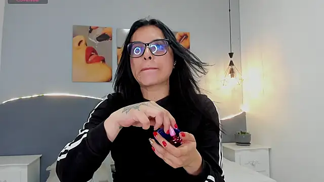 Snapshot of Sara_mora_ chatting on June 12, 1:10 pm Sara mora online show from June 12, 1:10 pm