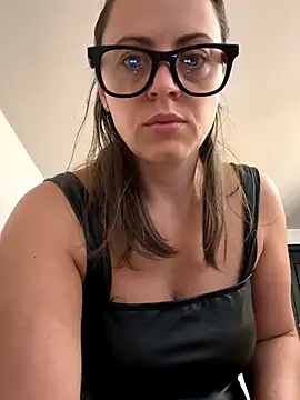 ladywithbigass online show from September 15, 4:45 am