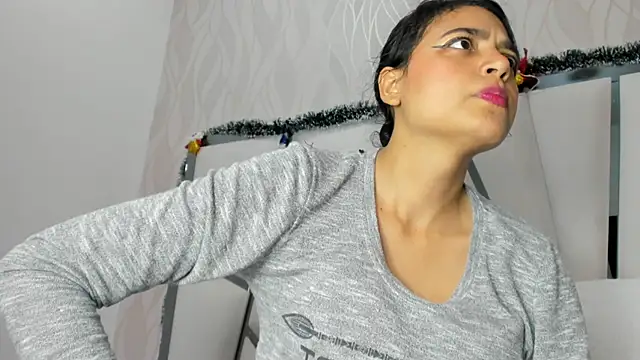 Snapshot of thalia888_ chatting on December 14, 7:07 pm thalia888 online show from December 14, 7:07 pm