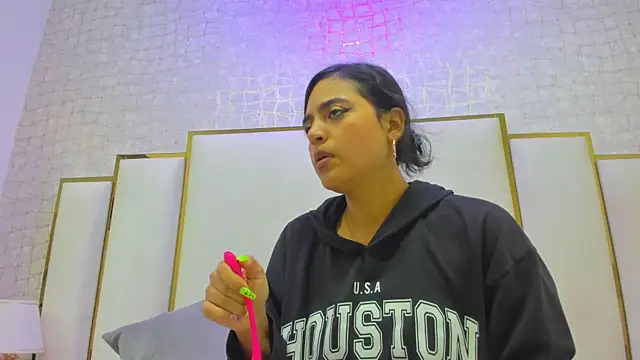 Snapshot of thalia888_ chatting on February 17, 7:53 pm thalia888 online show from February 17, 7:53 pm