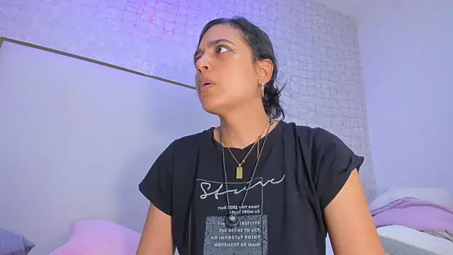 Snapshot of thalia888_ chatting on February 18, 7:10 pm thalia888 online show from February 18, 7:10 pm