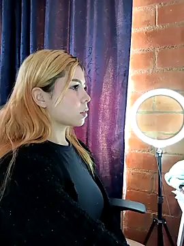 SiennaValera online show from September 10, 6:30 pm