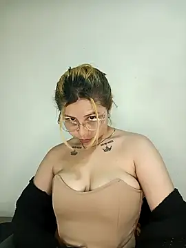 SiennaValera online show from October 7, 6:16 pm