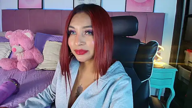 Snapshot of Naiaa_Cruz chatting on February 14, 6:48 pm Naiaa Cruz online show from February 14, 6:48 pm